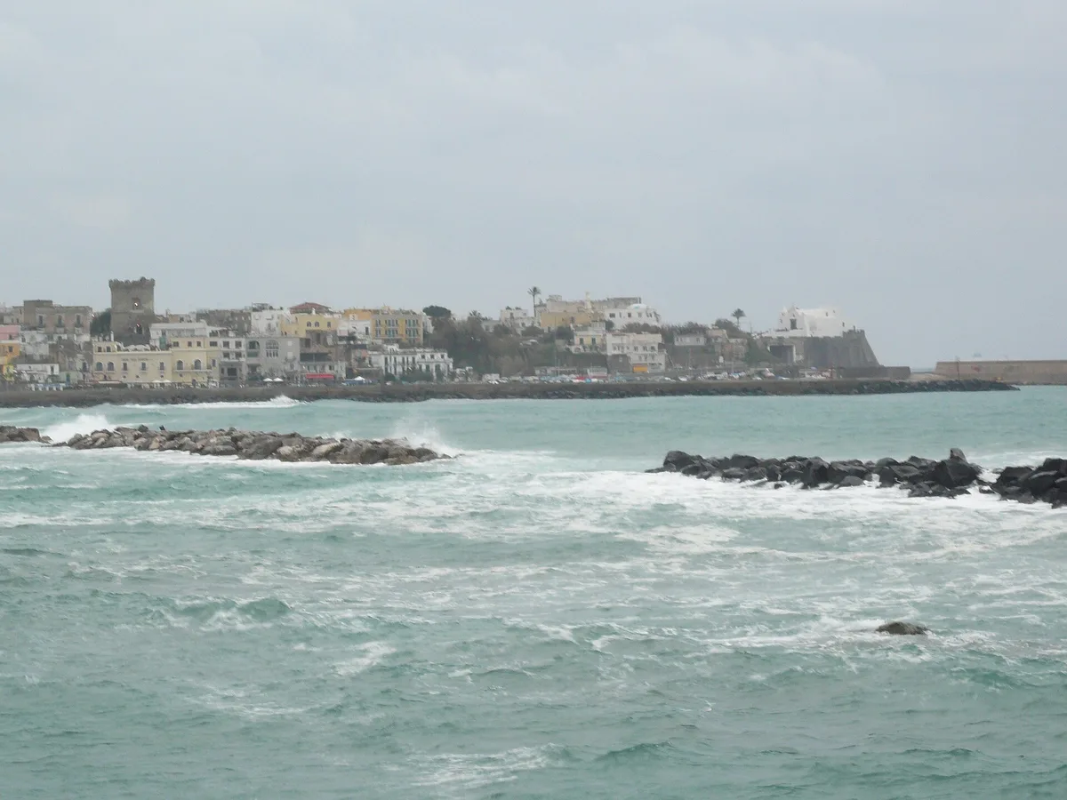 Plage de San Francesco, Forio, Campania, Italie — 5
