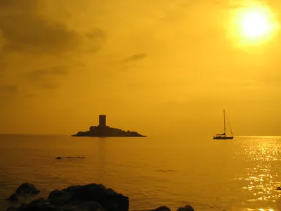 Dramont Beach