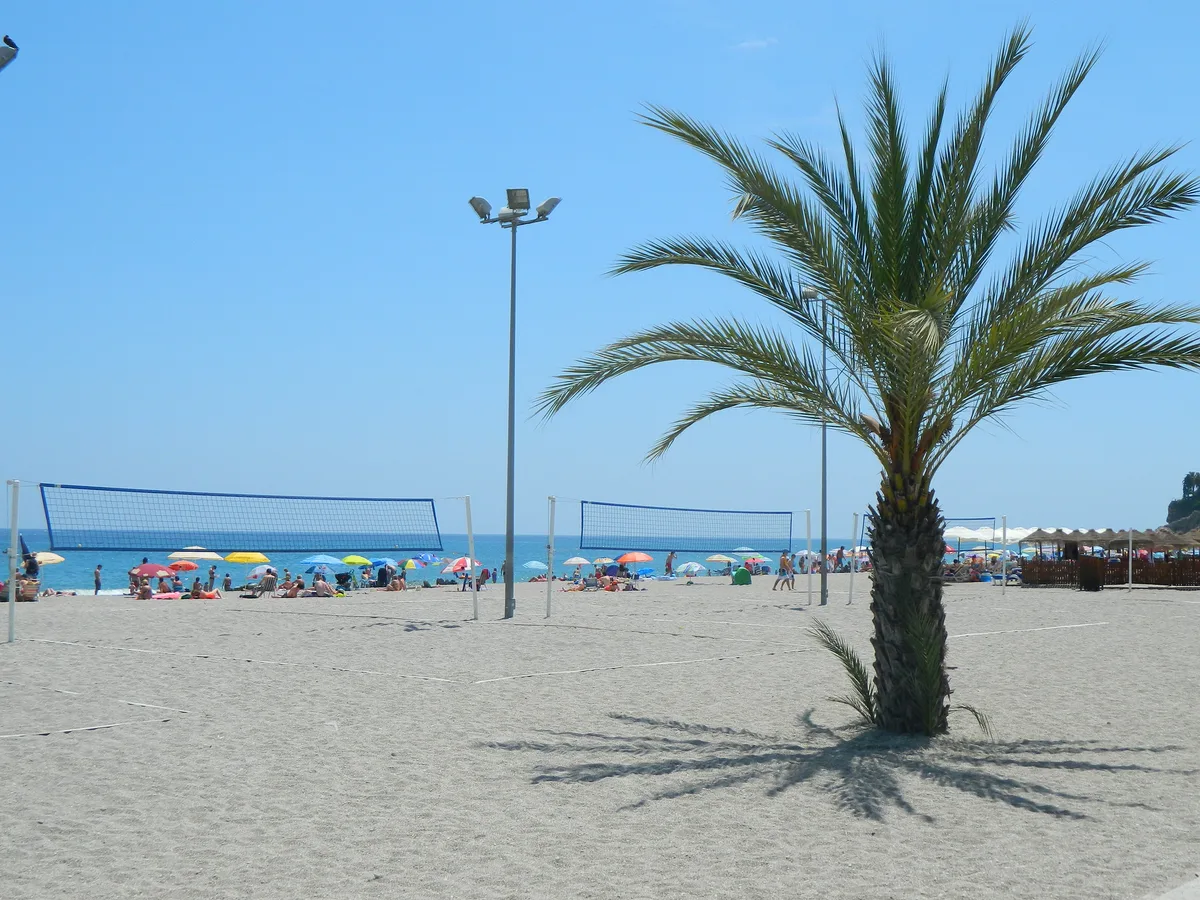 Playa Burriana, Nerja, Andalusia, España — 3