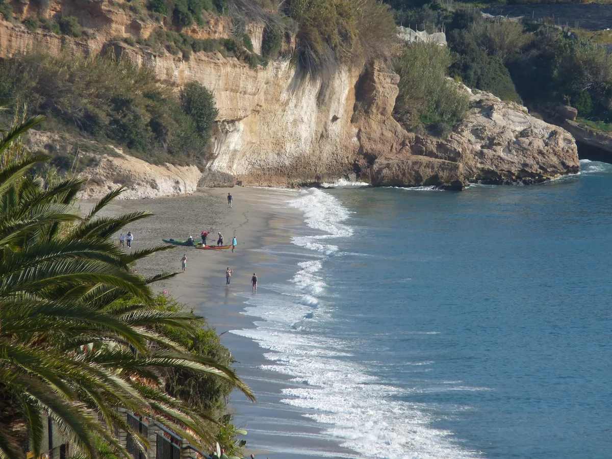 Playa Burriana, Nerja, Andalusia, España — 5