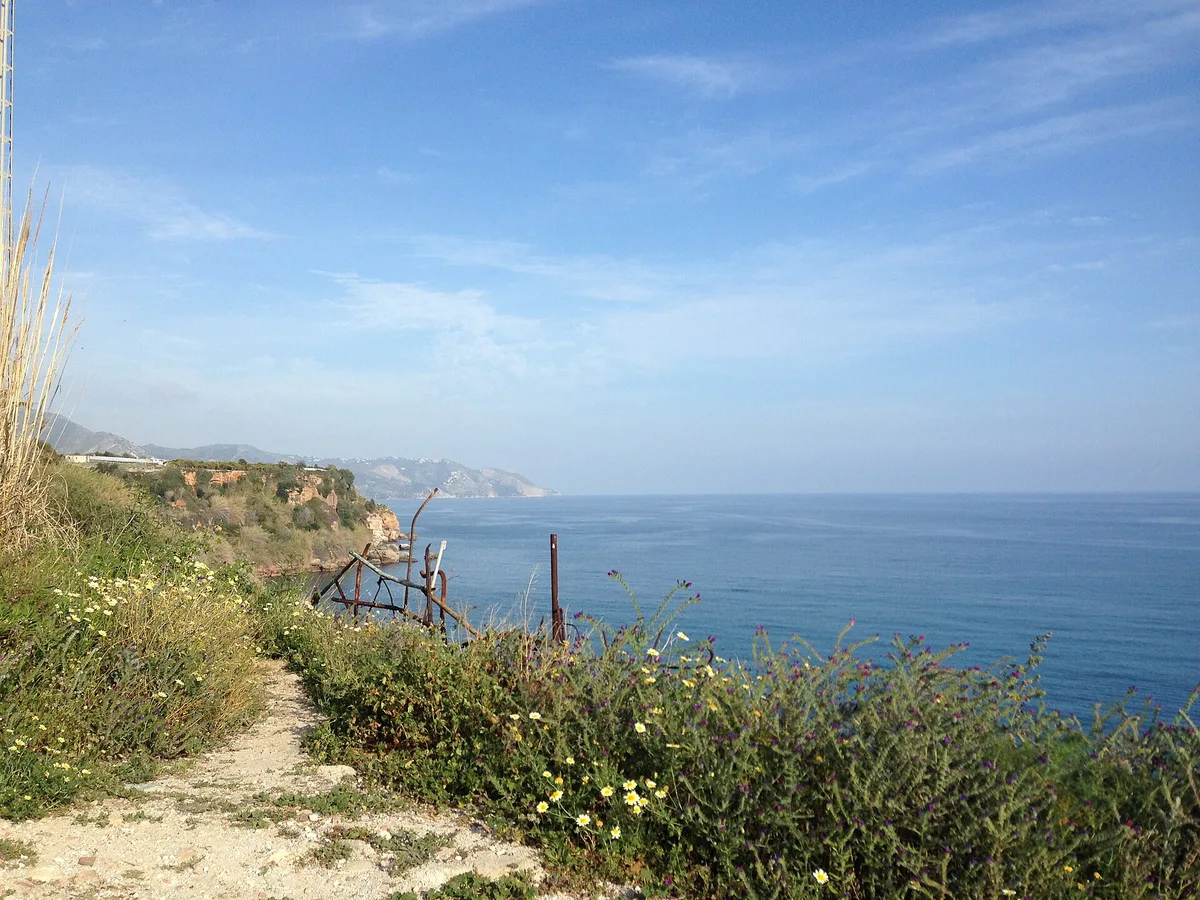 Playa Burriana, Nerja, Andalusia, España — 6