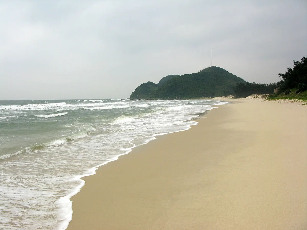 Plage de Nam (Sơn Trà), Sơn Trà, South Central Coast, Vietnam — 4