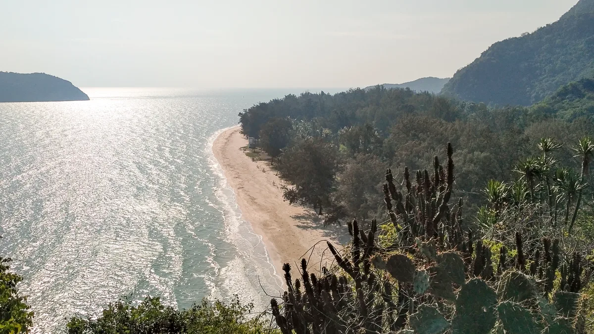 Laem Sala Beach, Tambon Sam Roi Yot, Gulf of Thailand Coast, Thailand — 4