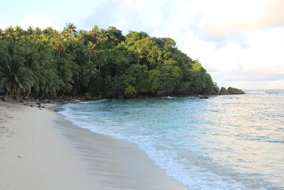 Plage de Magpupungko