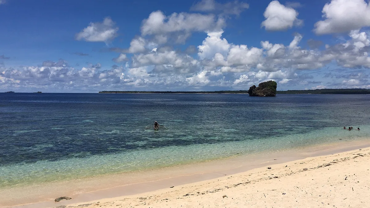 Plage de Magpupungko, Pilar, Caraga, Philippines — 4