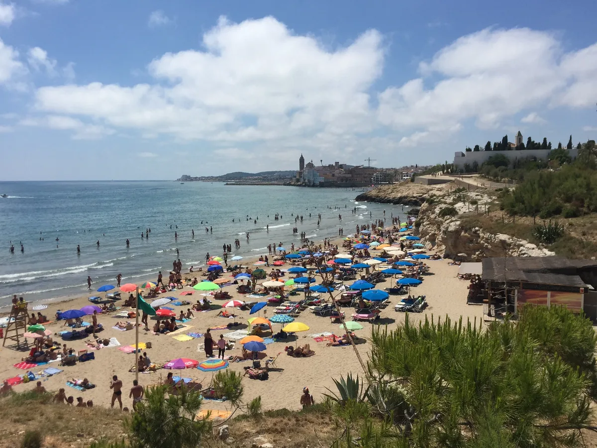 Platja dels Balmins, Sitges, Catalonia, España — 5