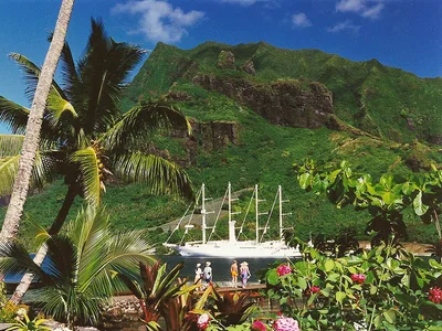 Cook's Bay Beach, Pao Pao, Society Islands, French Polynesia — 2