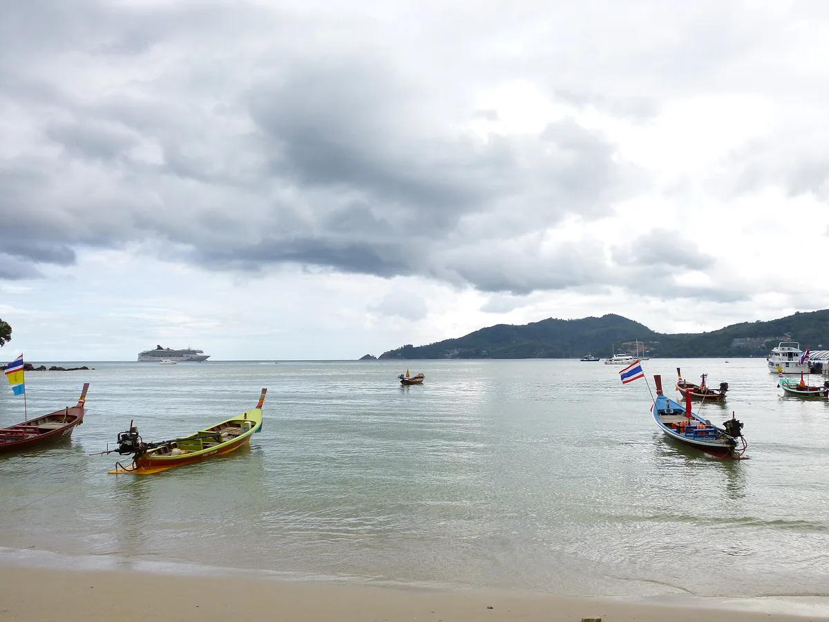 Spiaggia di Patong, Patong, Andaman Sea, Thailandia — 6