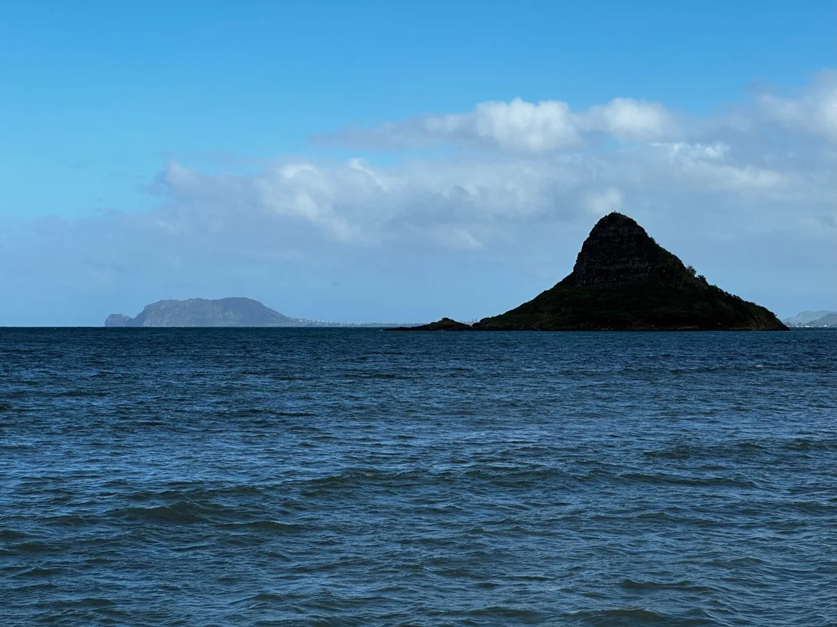 Plage de Kualoa Regional Park, Kaneohe, Hawaii, États-Unis — 5