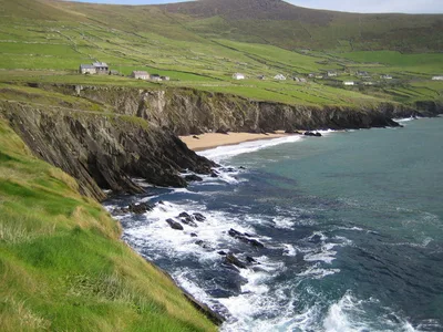 Coumeenoole Beach
