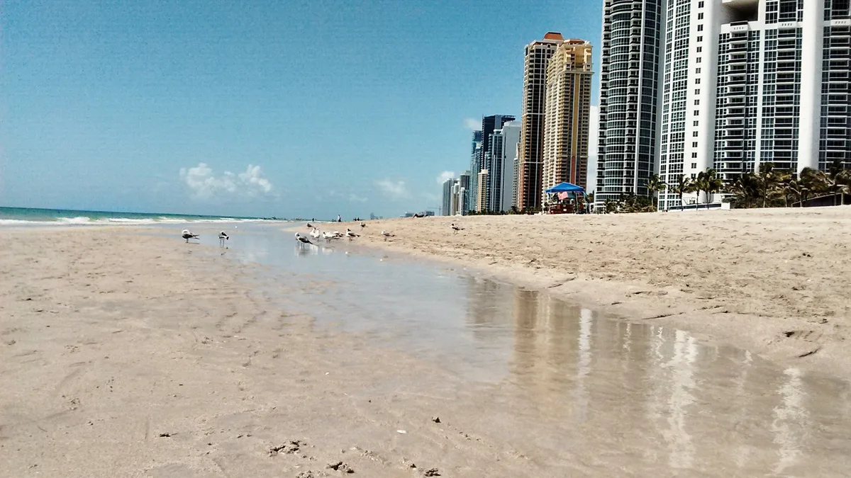 Plage de Sunny Isles, Sunny Isles Beach, Florida, États-Unis — 3