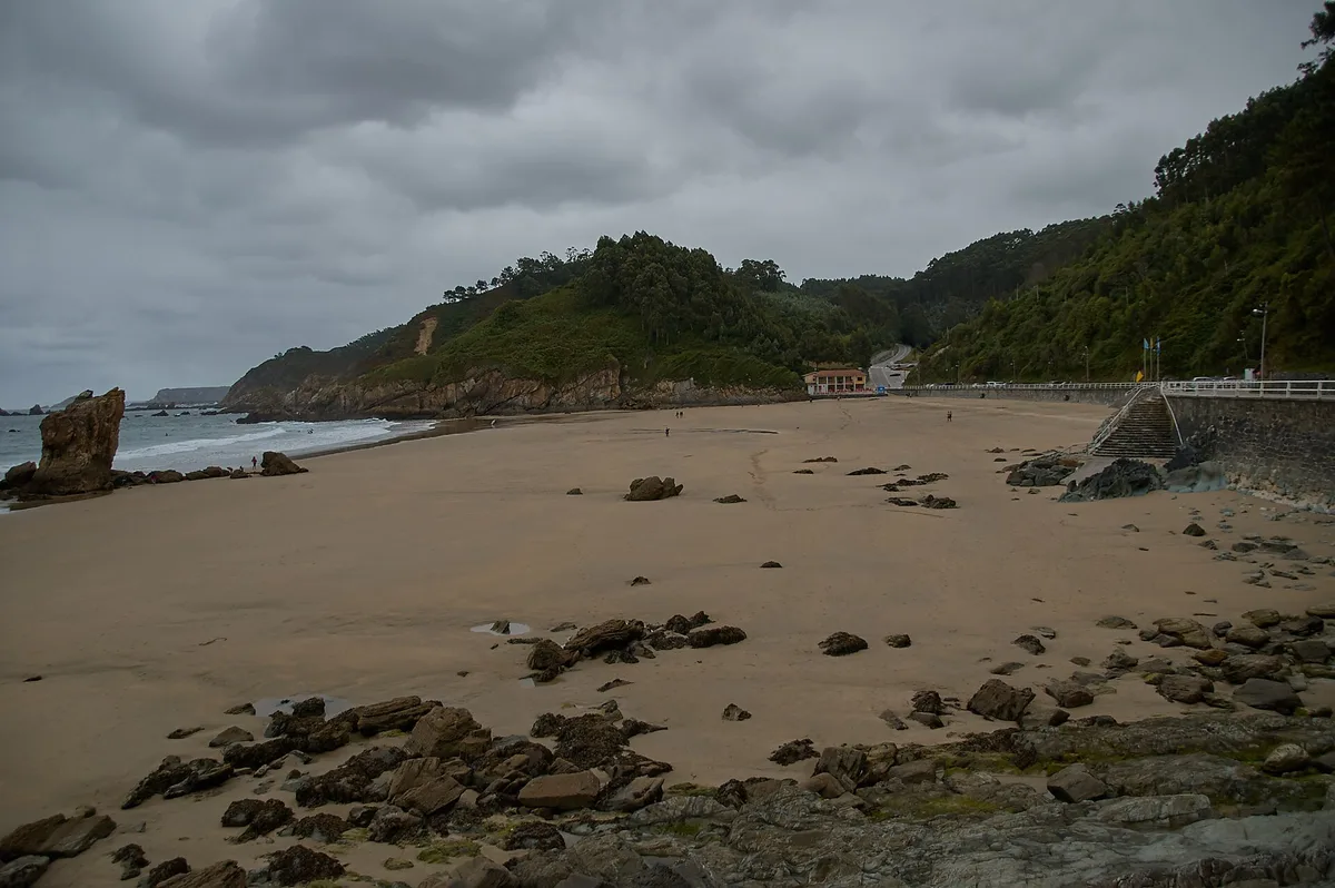 Veneiro-strand, Muros de Nalón, Asturias, Spanje — 5