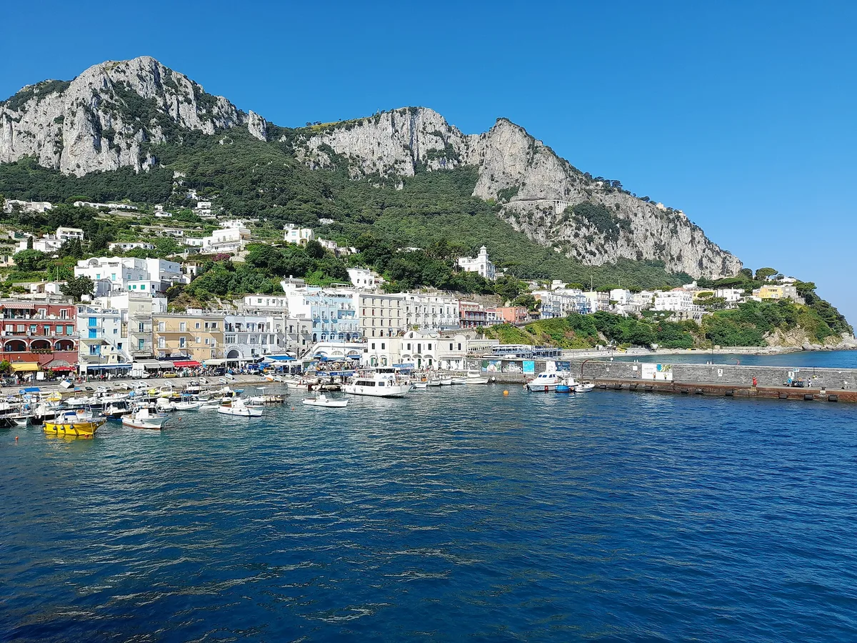 Plage de Cala Grande, Capri, Campania, Italie — 4