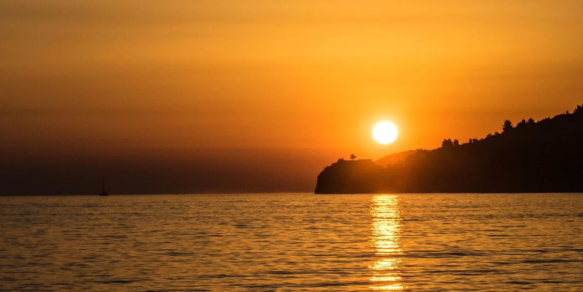 Spiaggia di Himarës, Himarë, Adriatic, Albania — 4