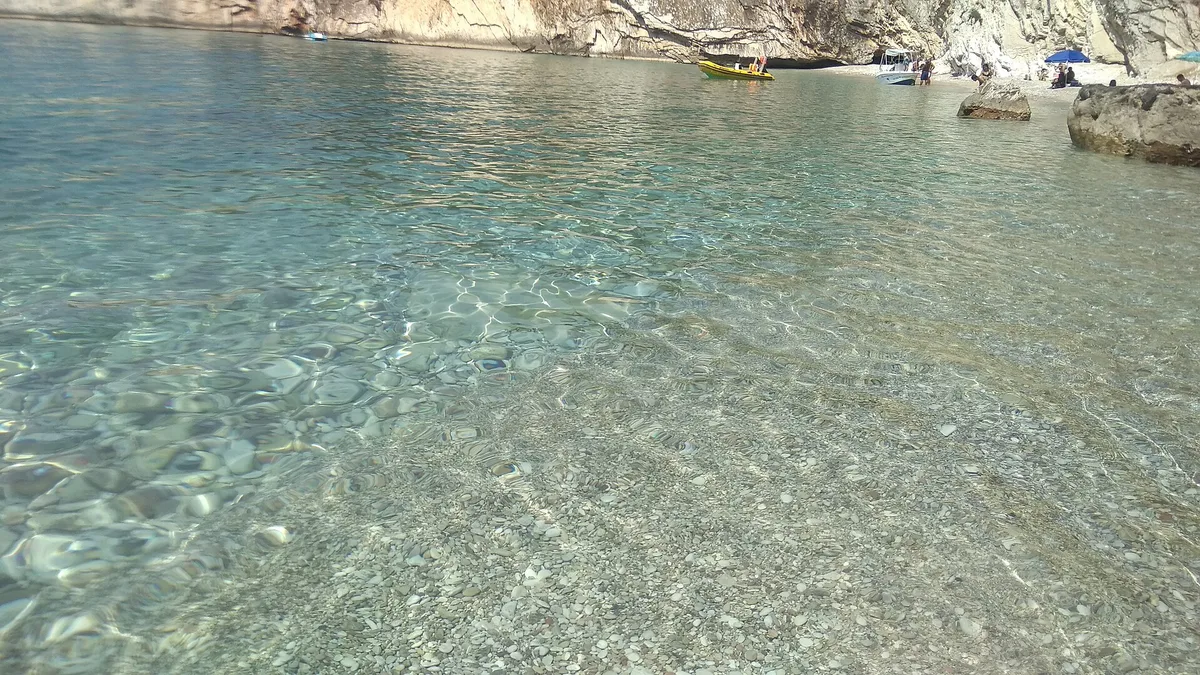Spiaggia di Himarës, Himarë, Adriatic, Albania — 6