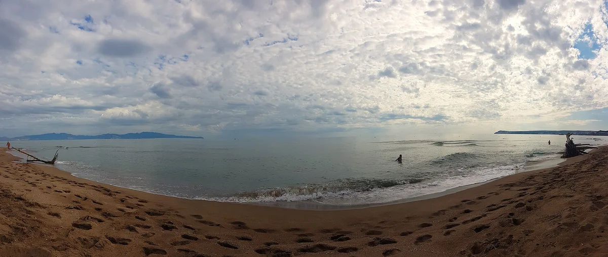 Playa de Sant Pere Pescador, Sant Pere Pescador, Catalonia, España — 3