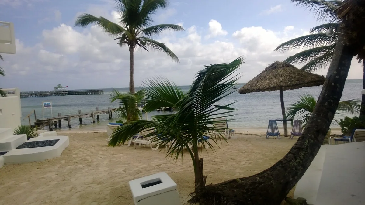 Mata Rocks Beach, San Pedro Town, Belize Cayes, Belize — 3