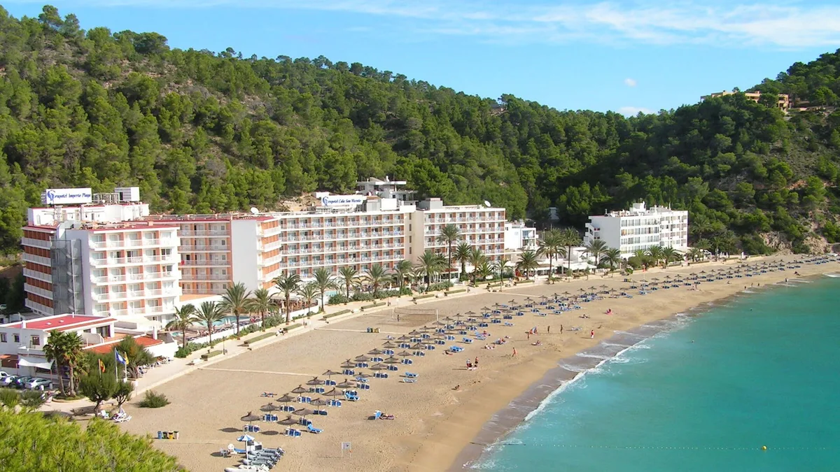 Cala de Sant Vicent, Sant Joan de Labritja, Balearic Islands, España — 2
