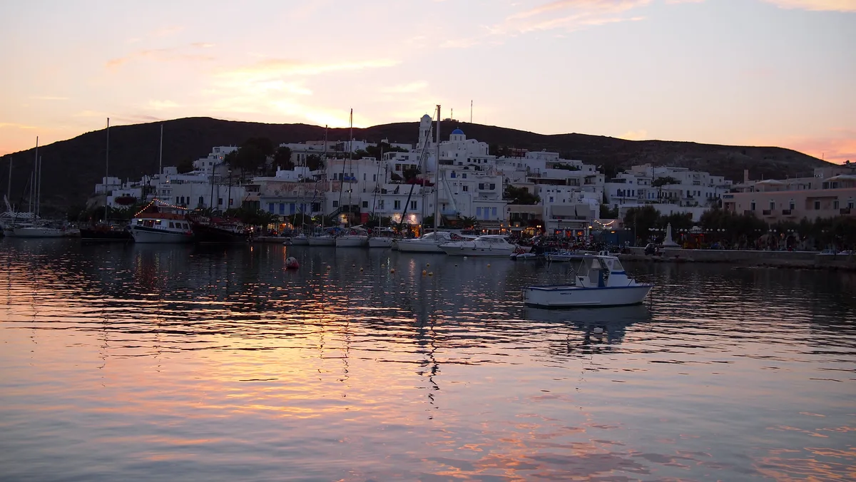 Playa de Adamas, Milos, Cyclades, Grecia — 5