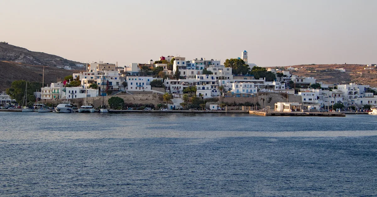 Playa de Adamas, Milos, Cyclades, Grecia — 6