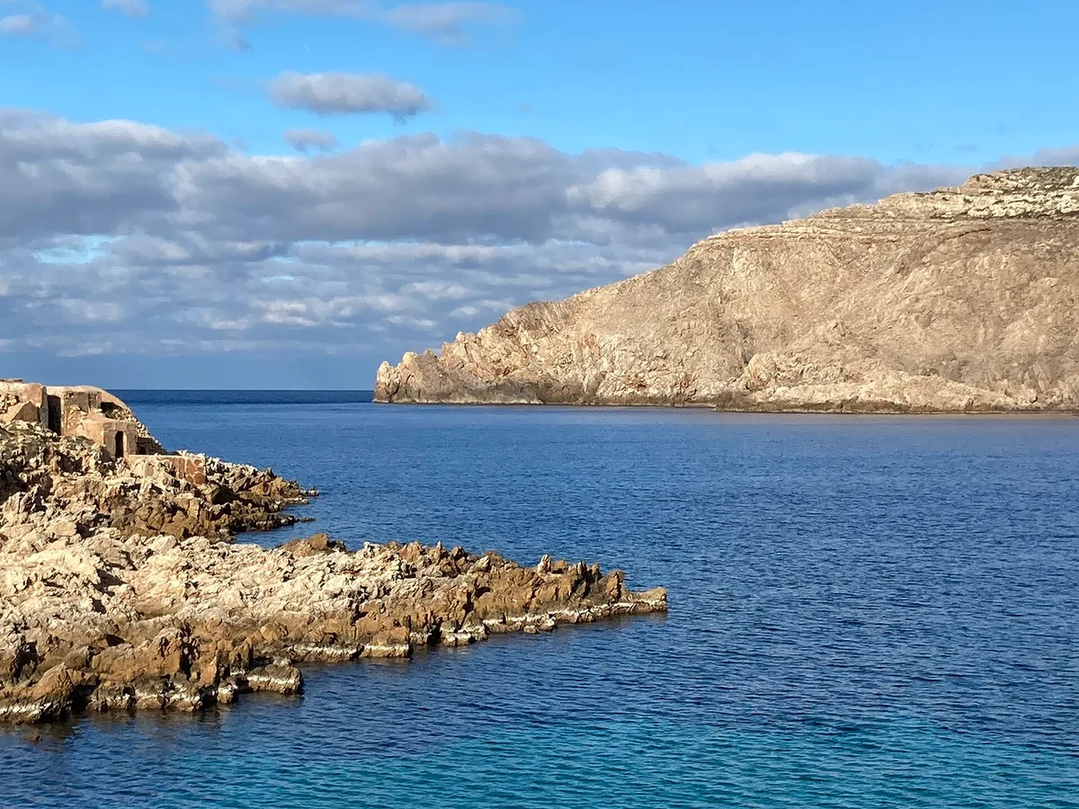 Plage de Cala Fornells, Es Mercadal, Balearic Islands, Espagne — 2