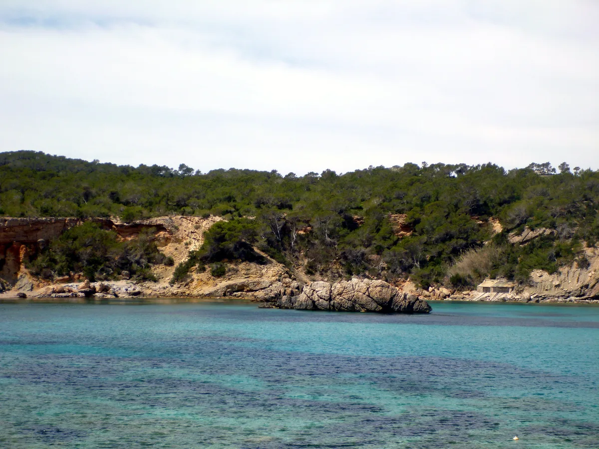 Cala Benirrás, Sant Joan de Labritja, Balearic Islands, España — 6