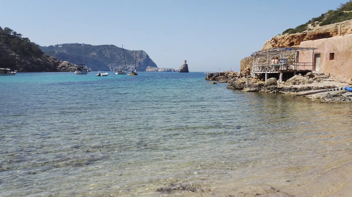 Cala Benirrás, Sant Joan de Labritja, Balearic Islands, España — 2