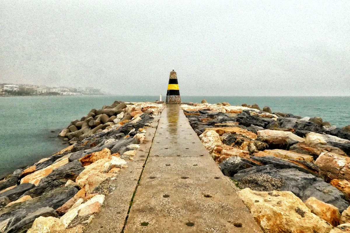 Playa Fuente Salud, Benalmádena, Andalusia, España — 6